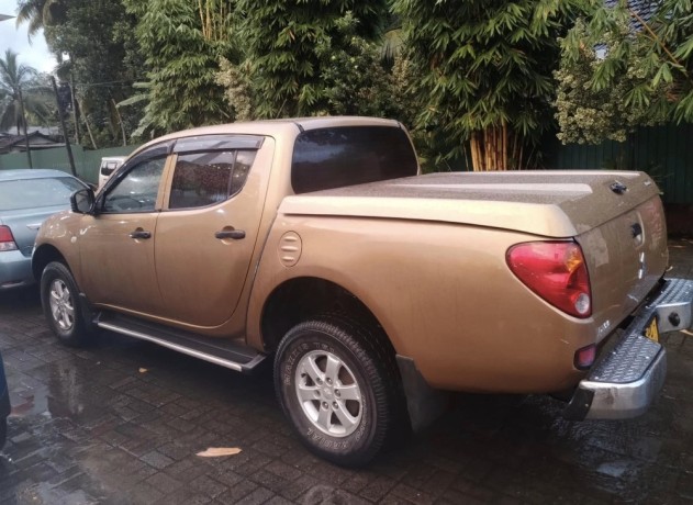 mitsubishi-l200-2011-big-4