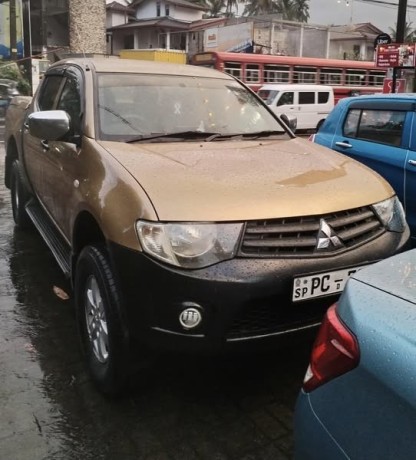mitsubishi-l200-2011-big-0