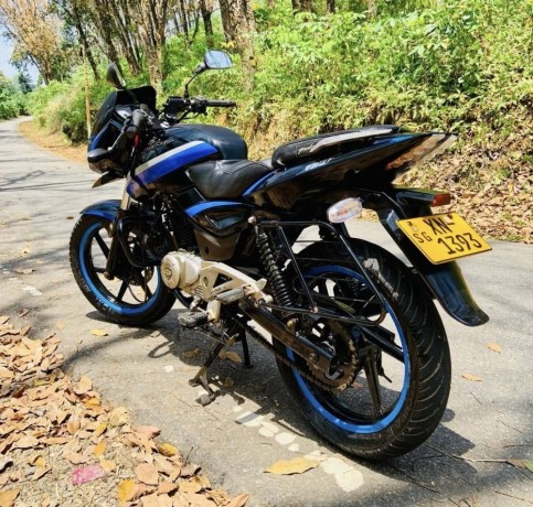 bajaj-pulsar-180-2012-big-1