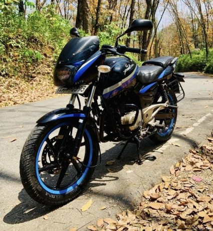 bajaj-pulsar-180-2012-big-0