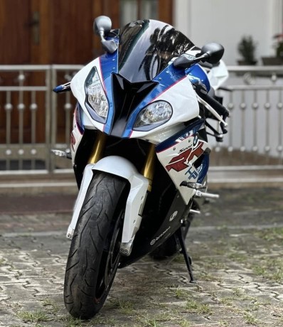 bmw-s1000rr-2017-big-0