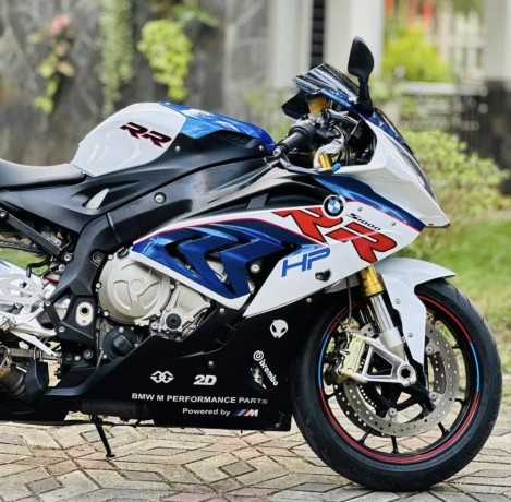 bmw-s1000rr-2017-big-4