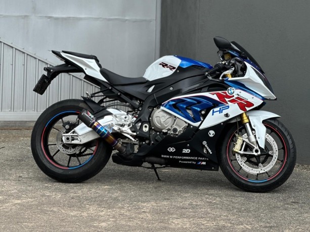 bmw-s1000rr-2017-big-3