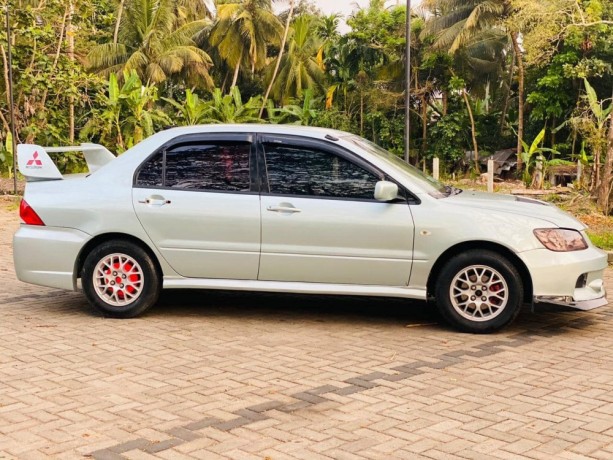 mitsubishi-lancer-cs1-efi-big-5