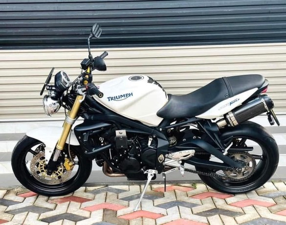 triumph-675cc-big-3