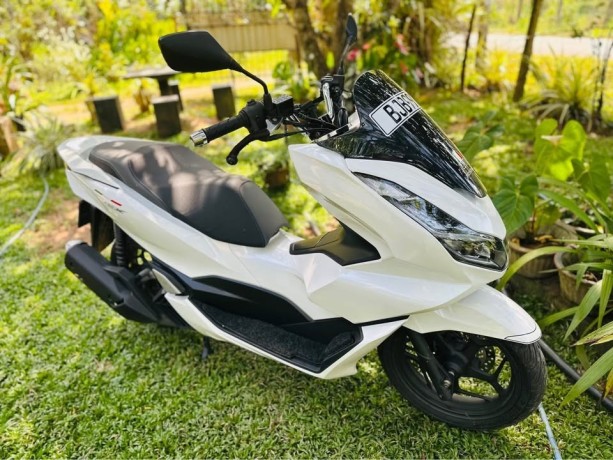 honda-pcx-2022-japan-big-1