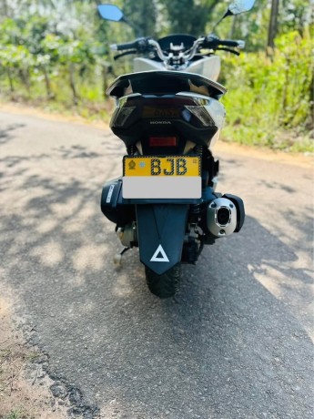 honda-pcx-2022-japan-big-5
