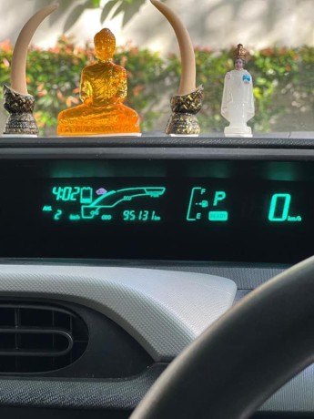 toyota-aqua-s-grade-2013-big-2