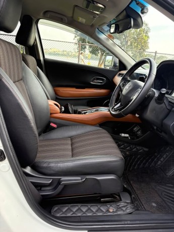 honda-vezel-z-orange-pack-2016-big-2