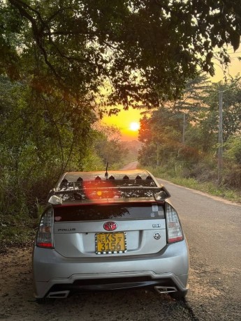toyota-prius-big-0