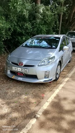 toyota-prius-big-3