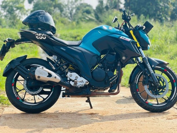 yamaha-fz-n-250-big-0