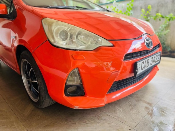 toyota-aqua-s-grade-2013-big-2