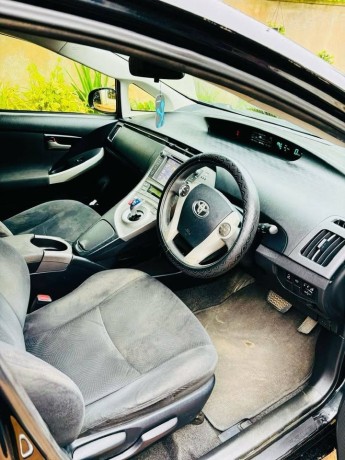toyota-prius-g-grade-big-5