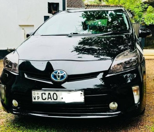 toyota-prius-g-grade-big-0