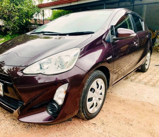 toyota-aqua-2015-big-2