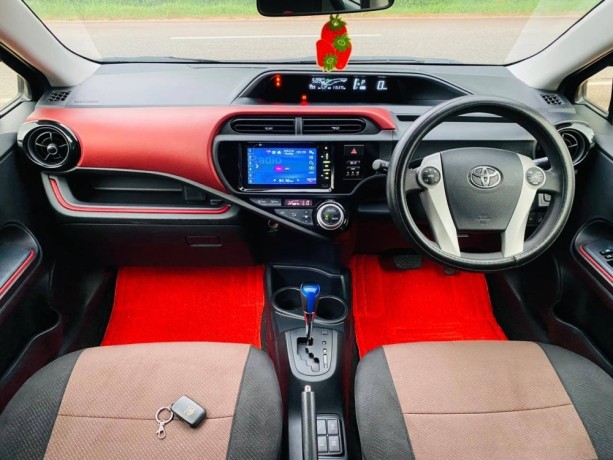 toyota-aqua-2015-big-1