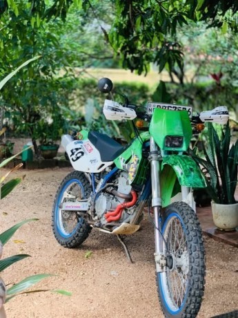 kawasaki-klx250cc-big-1