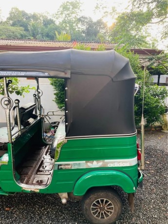 bajaj-4-strock-three-wheel-qq-big-3