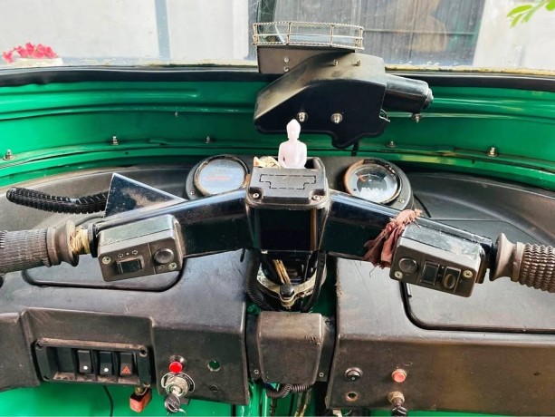 bajaj-4-strock-three-wheel-qq-big-0