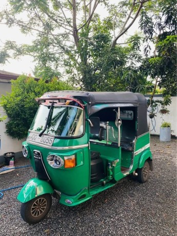 bajaj-4-strock-three-wheel-qq-big-2