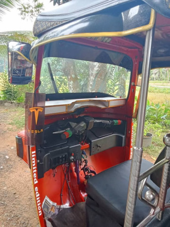 bajaj-re-big-6