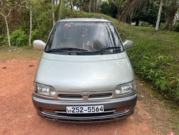 nissan-serena-big-0