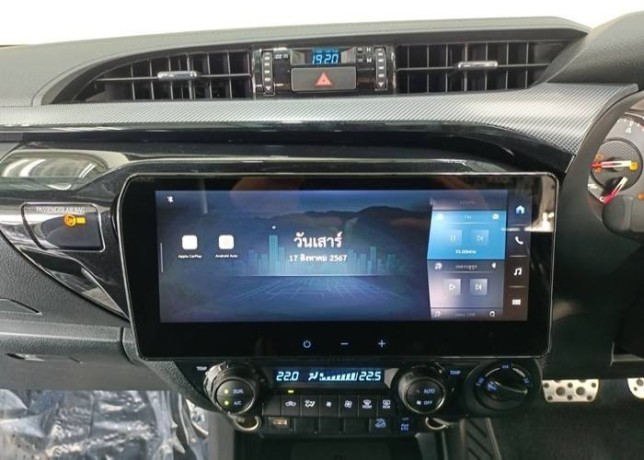 2025-hilux-gr-sports-big-3