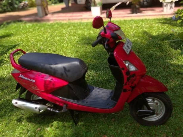 hero-honda-pleasure-2012-big-1