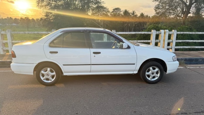 nissan-sunny-fb14-big-3
