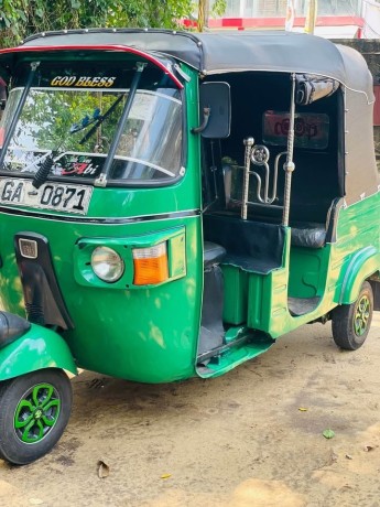 bajaj-re-big-0