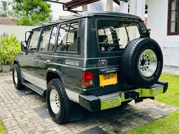 mitsubishi-pajero-mk1-big-2