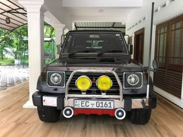 mitsubishi-pajero-mk1-for-sale-big-3
