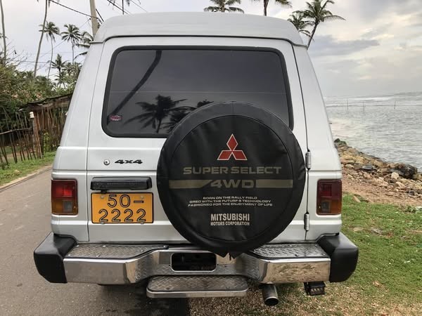 mitsubishi-pajero-mk1-big-2