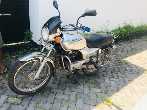bajaj-boxer-2004-big-3