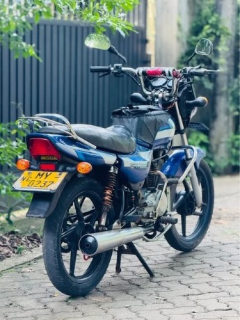 bajaj-ct-100-big-2