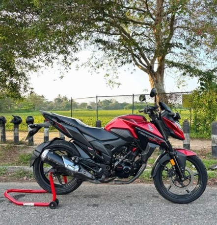 honda-x-blade-160-big-0