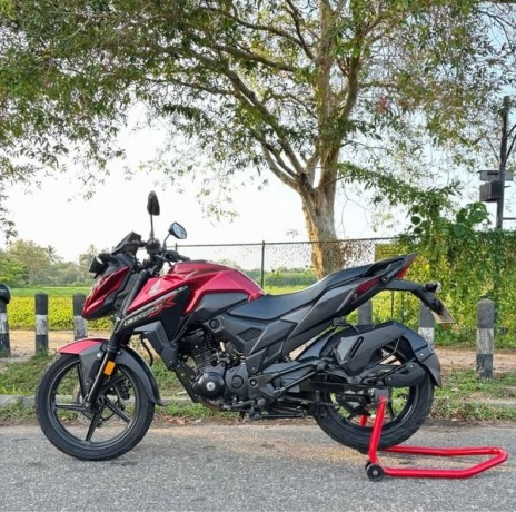 honda-x-blade-160-big-1