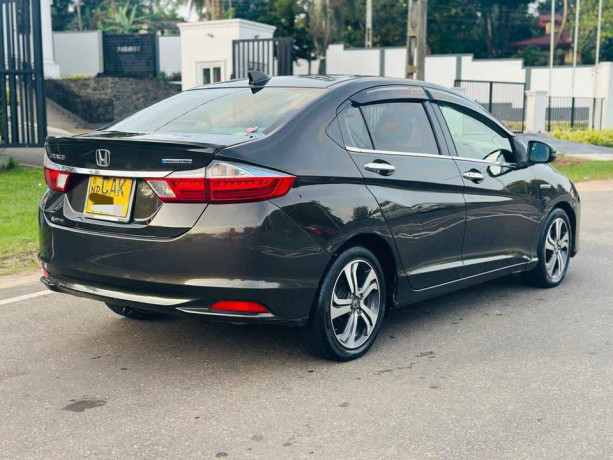 honda-grace-big-1