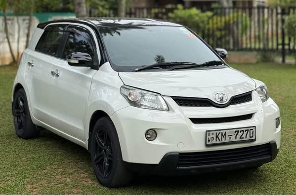 toyota-ist-big-0