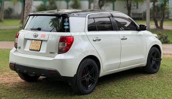 toyota-ist-big-3