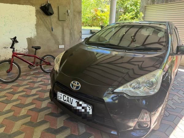 toyota-aqua-s-grade-big-0