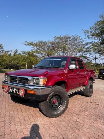 toyota-hilux-107-ssr-big-0