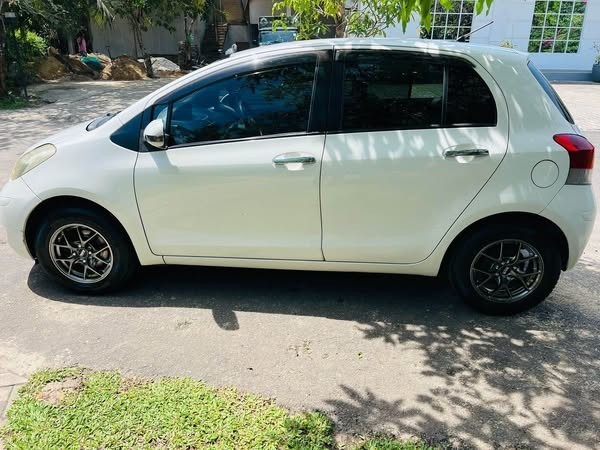 toyota-vitz-big-3