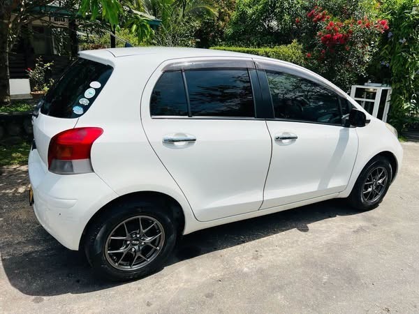 toyota-vitz-big-4