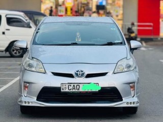 toyota-prius-s-grade