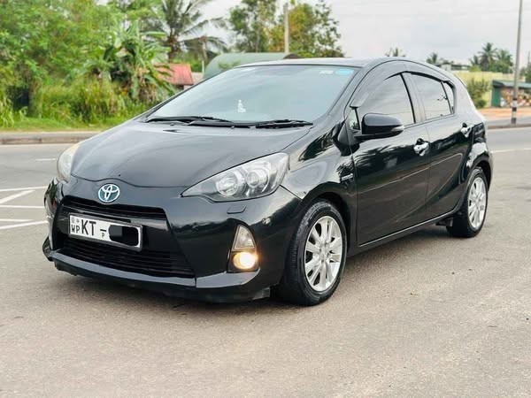 toyota-aqua-g-grade-big-4