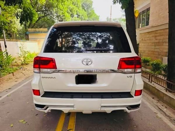 2016-toyota-land-cruiser-v8-big-2