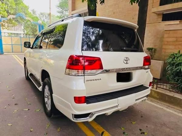 2016-toyota-land-cruiser-v8-big-3