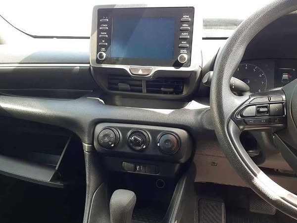 toyota-yaris-202311-x-grade-big-3